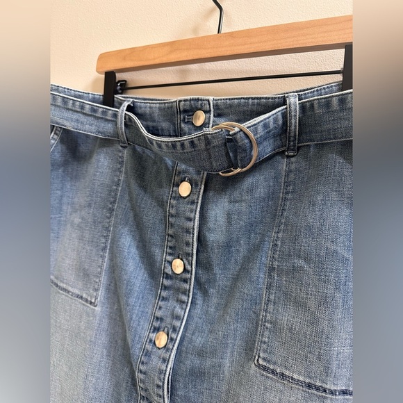 NEW Chicos Button-Front Belted Denim Midi Skirt Medium Indigo Wash Women 2.5/14 - Picture 4 of 8
